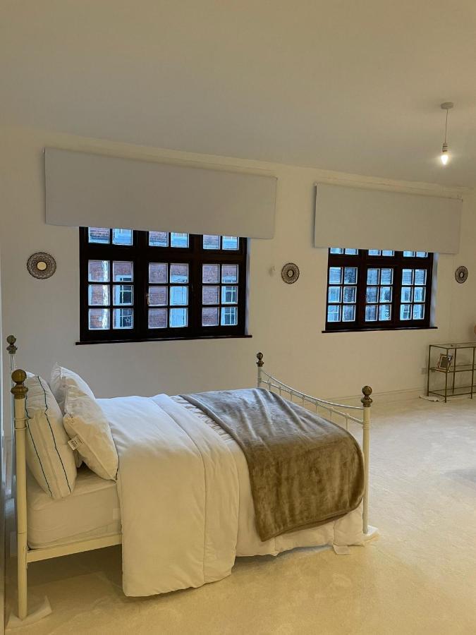 Lovely 1-Bedroom Loft Apartment Above Shop With Free Parking- Long Term Let Available Maldon Exteriér fotografie